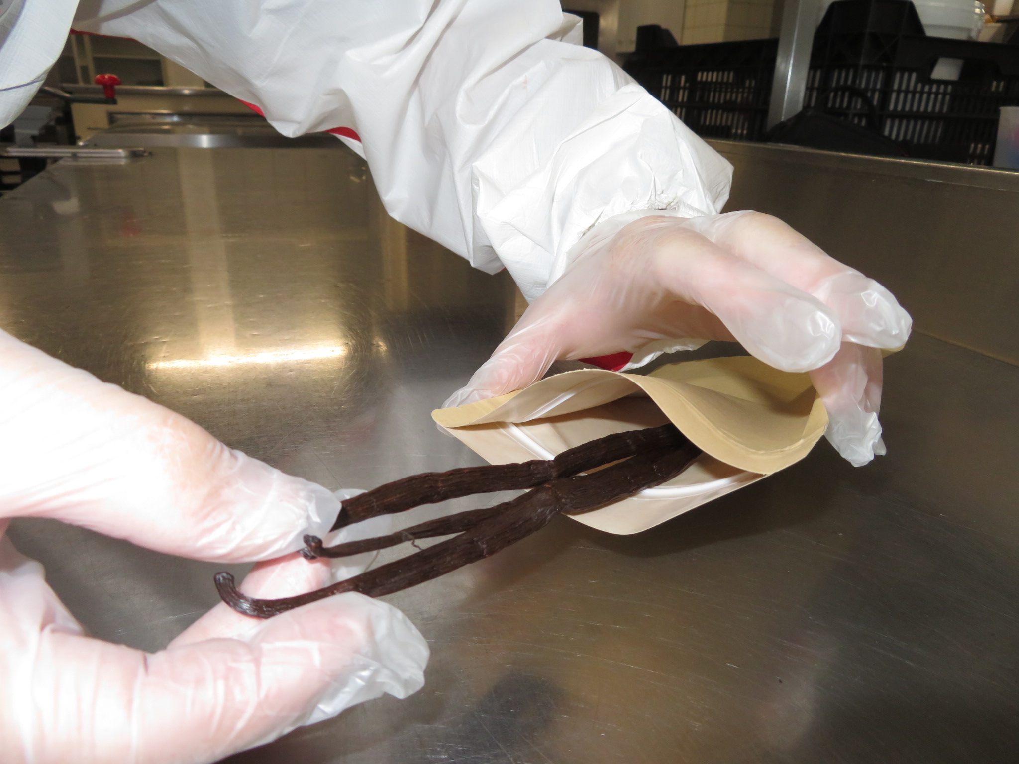 Vanilleschoten hygienisch in Standbodenbeutel verpacken